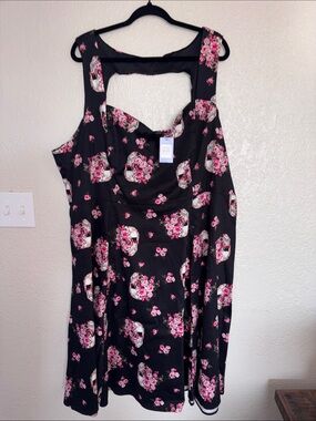 #T387 - Torrid Black Dress with Skulls and Pink Floral Print - 26W